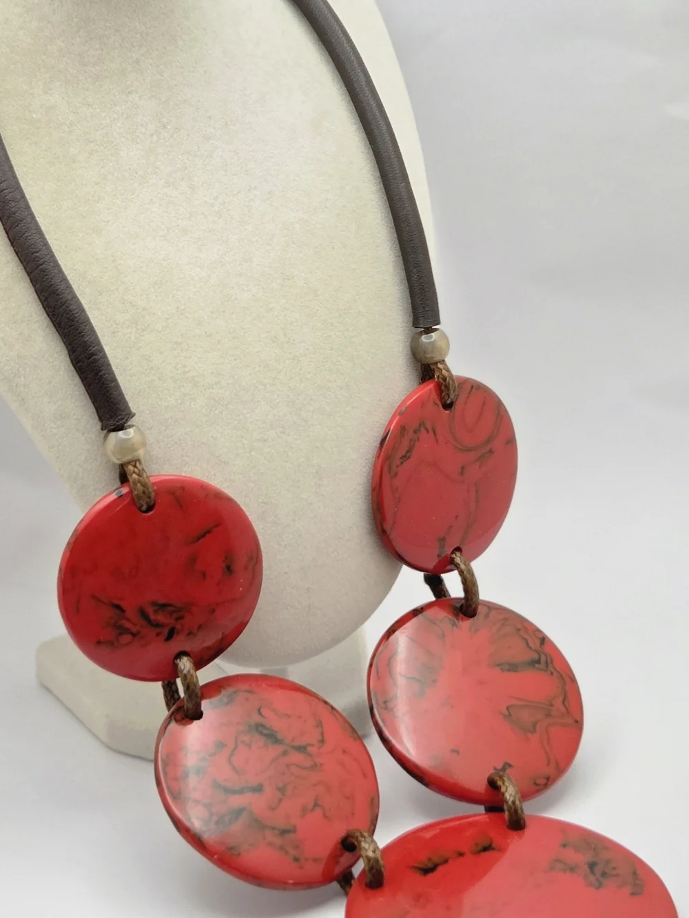 Chunky Red Swirl Resin Disc Statement Necklace Leather Cord Shell Button 24